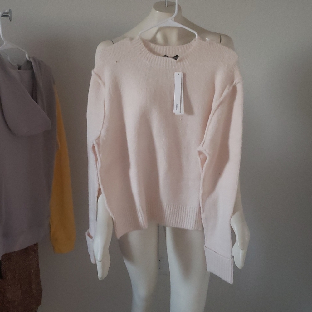 AQUA NWT Light sweater size medium